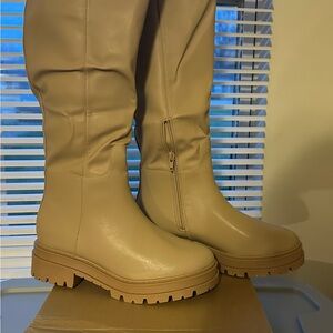 Zby NWT Beige Lug Sole Knee High Boots Chunky Block Heel Women's Size 6.5